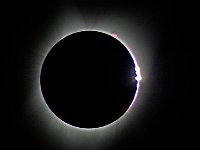 DSC1470 -1 -2 fused  Ende der totalen Phase der Sonnenfinsternis. Am rechten Mondrand scheint die Sonne durch die ersten Mondtäler wieder hindurch.